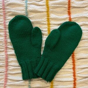 Green Knit Mittens GUC